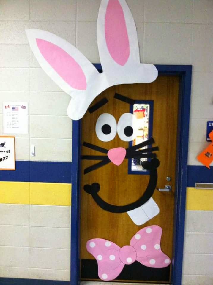 Decoração coelho de páscoa para a porta da sala de aula
