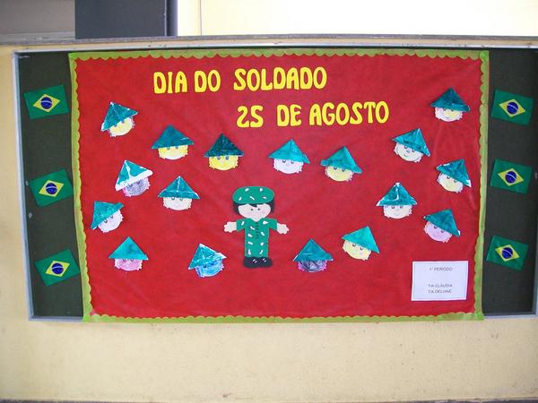  Mural para dia do soldado com sucata para turmas da Educação Infantil