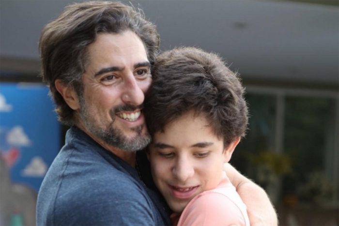 Marcos Mion emociona dançando em vídeo com seu filho autista