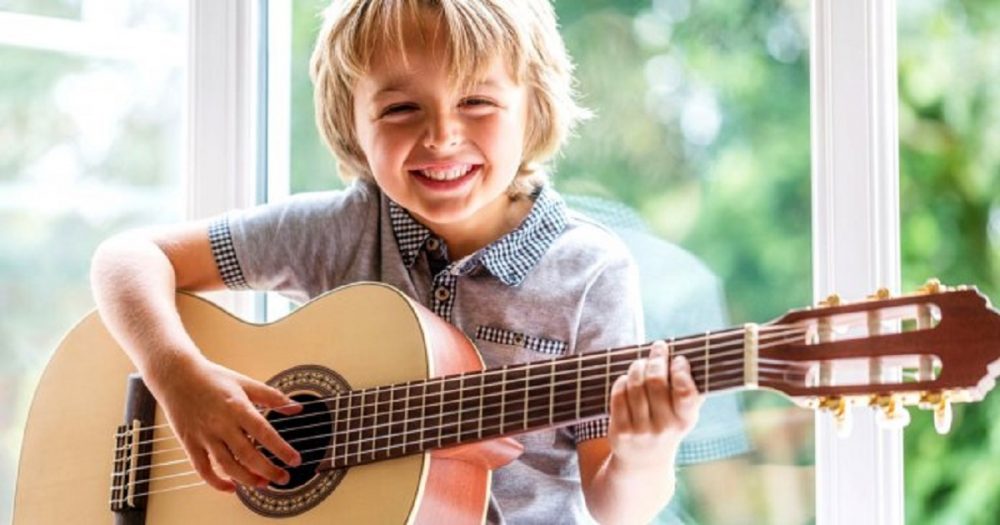 Tire o tablet do seu filho e dê a ele um instrumento musical