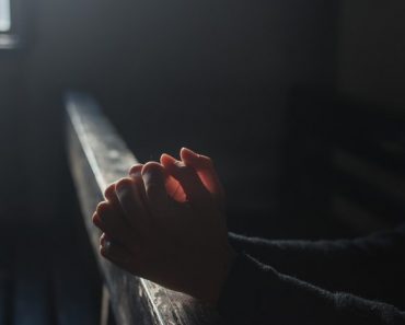 Estudo diz que Acreditar em Deus reduz ansiedade e estresse - Acreditar em Deus pode ajudar a acabar com a ansiedade e reduzir o estresse, segundo um estudo da Universidade de Toronto, no Canadá.