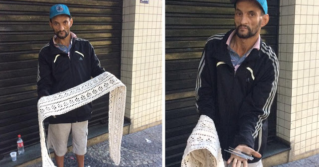 Morador de rua sobrevive fazendo tricô e crochê com agulhas feitas por ele mesmo