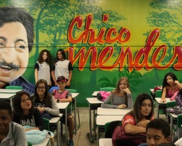 Grafites em salas de aula de escola em Guarulhos homenageiam personalidades brasileiras