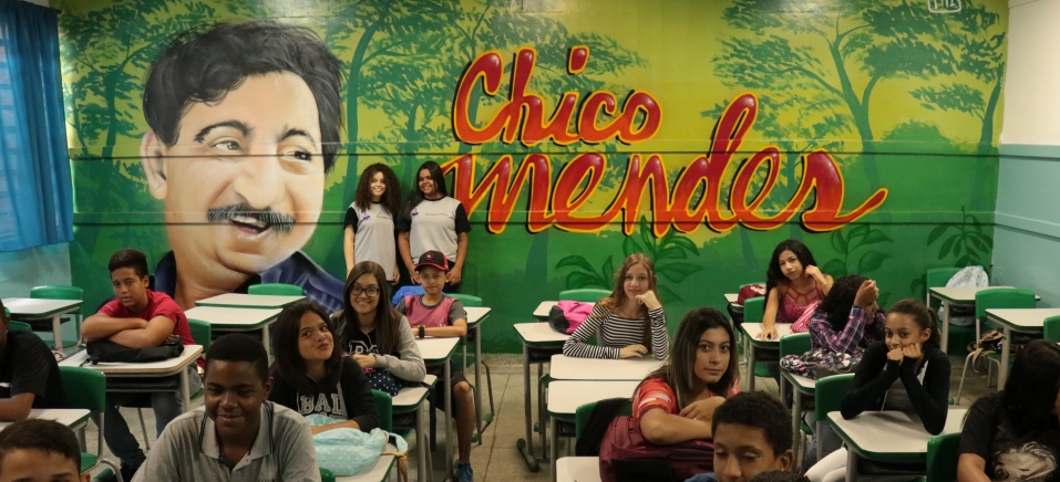Grafites em salas de aula de escola em Guarulhos homenageiam personalidades brasileiras