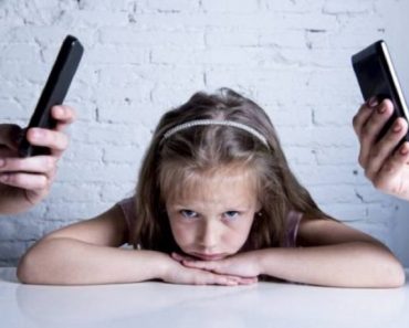 Prestar mais atenção no celular do que no seu filho tem consequências