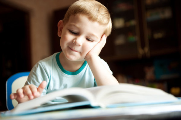 Por que as crianças não devem começar a ler e a escrever antes dos 6 anos?