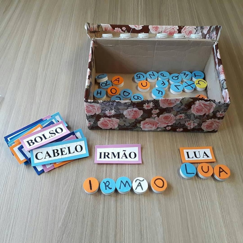 Jogos para alfabetização utilizando materiais reciclados