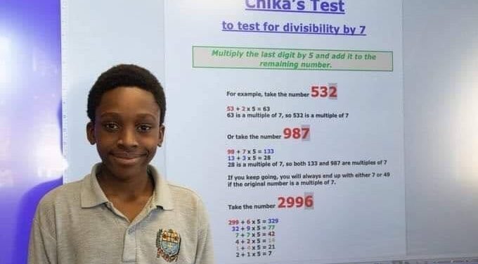 Nigeriano de 12 anos é premiado após descobrir nova formula de dividir na matemática