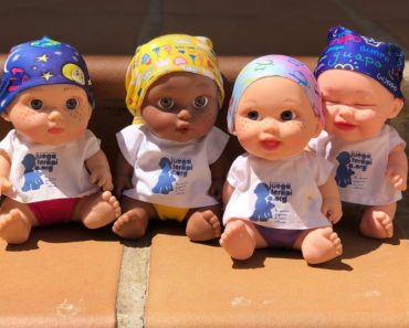 Estas bonecas com o lenço na cabeça estão ajudando as crianças com câncer a sorrir de novo