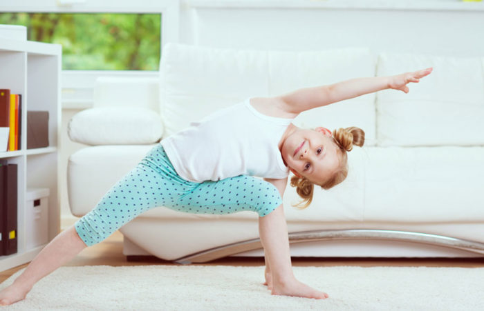 Exercícios físicos para praticar com crianças em casa