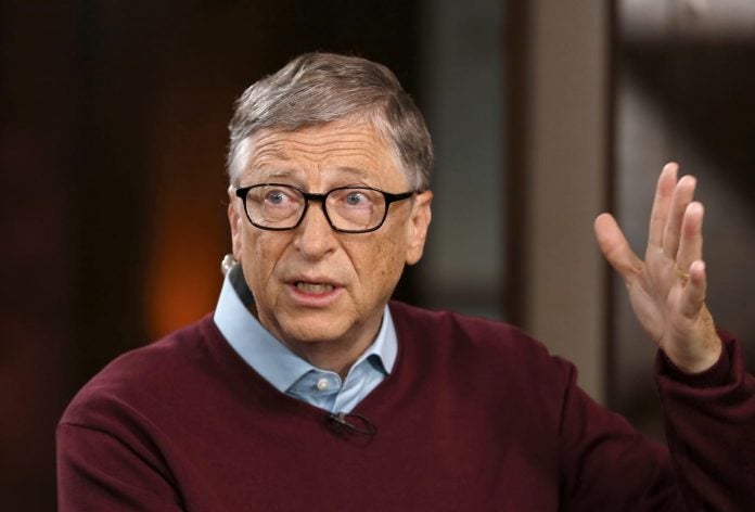 Não podemos ignorar a pilha de corpos, alerta Bill Gates sobre quarentena