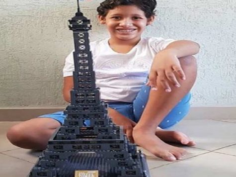 Davi de 11 anos réplica da Torre Eiffel em 4 h na quarentena