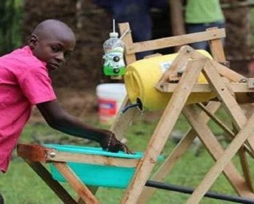 Jovem queniano de 9 anos cria máquina de lavar as mãos e é premiado
