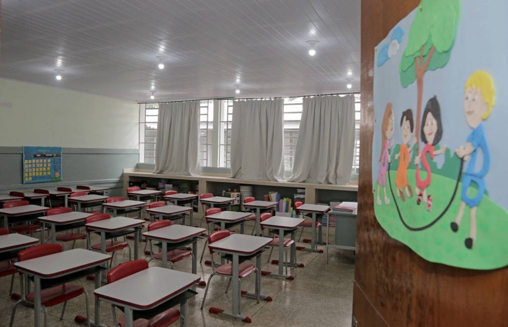 Ministério da Saúde estuda volta às aulas com refeições em sala de aula
