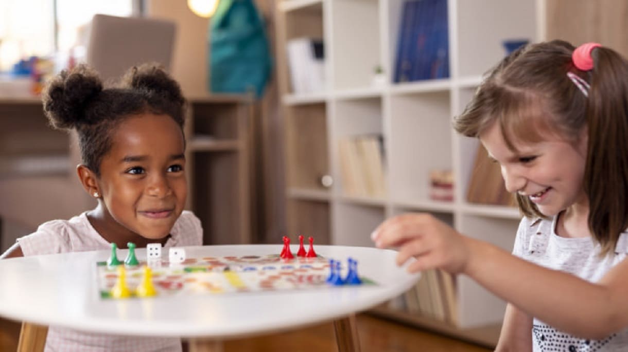 Jogos de tabuleiro ajudam a turbinar o desempenho de crianças em matemática, aponta estudo